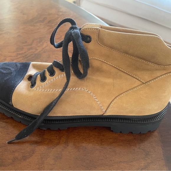CHANEL beige/black suede bootie - Picture 9 of 14
